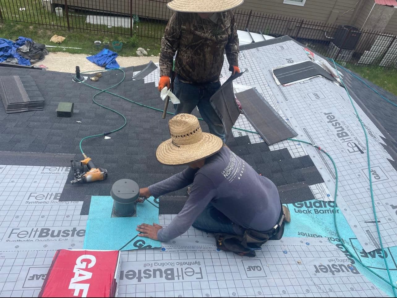 Gallery photos for Expert Roof Replacement with GAF Shingles in Baytown: Image #1