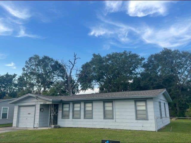 Professional Roof Replacement in Baytown TX image