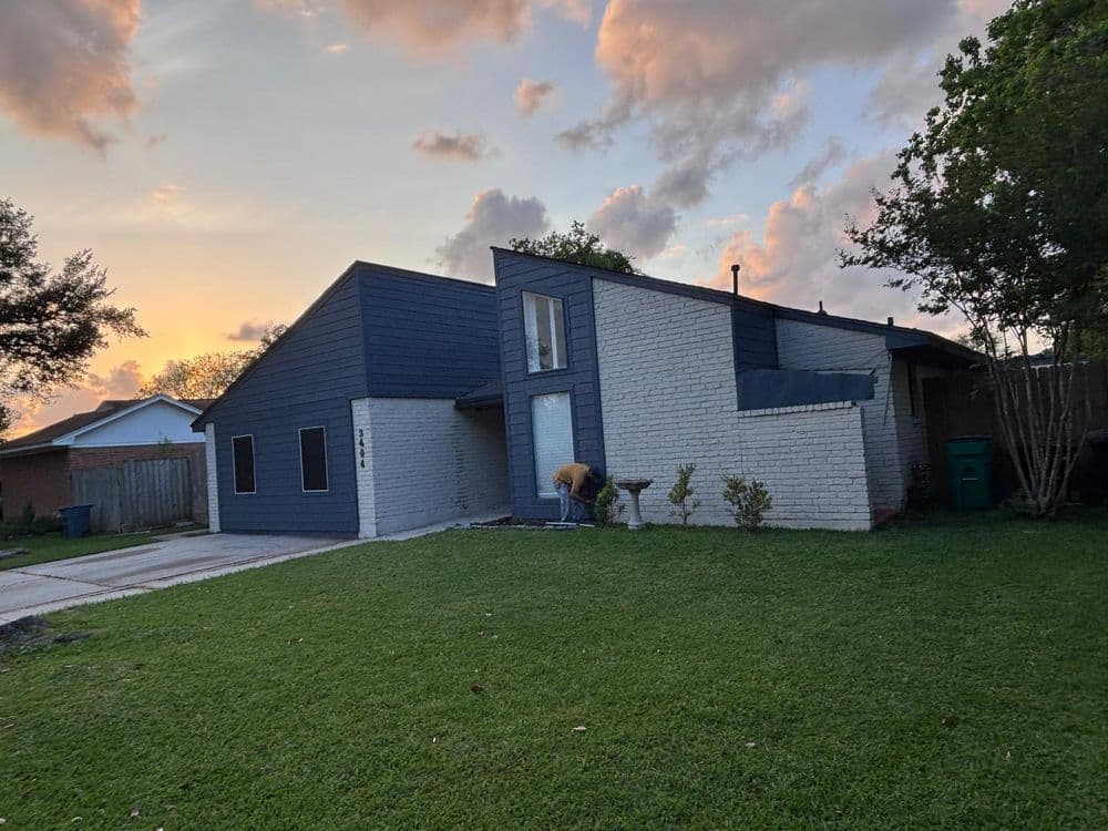 Gallery photos for Fixing a Bad Siding Job in Baytown Before It Got Worse: Image #1