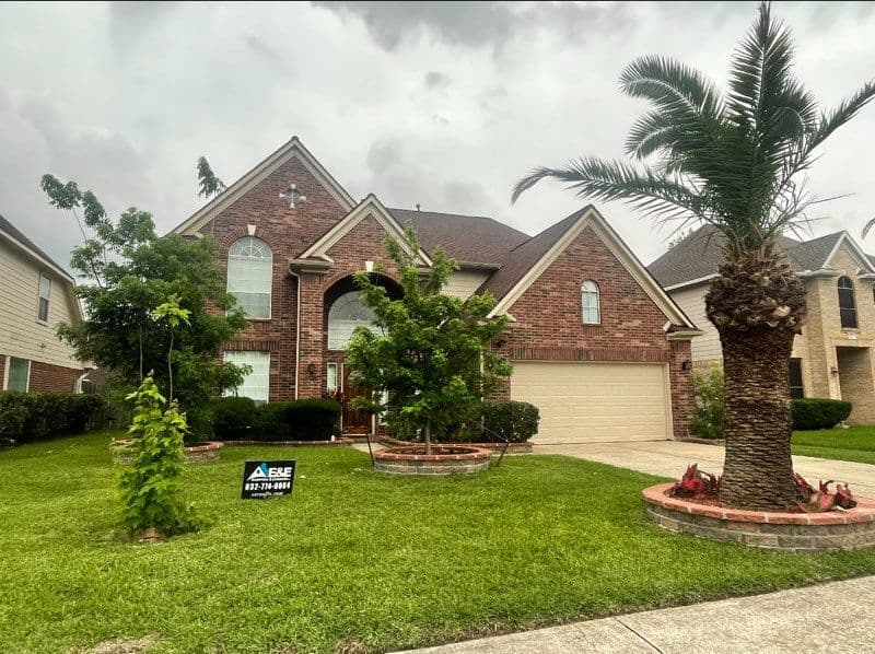 Stunning New Look for a Houston Home with GAF HDZ Shingles image