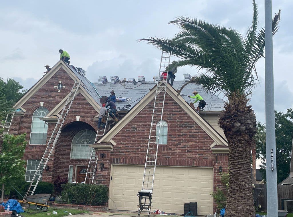 Gallery photos for Stunning New Look for a Houston Home with GAF HDZ Shingles: Image #1